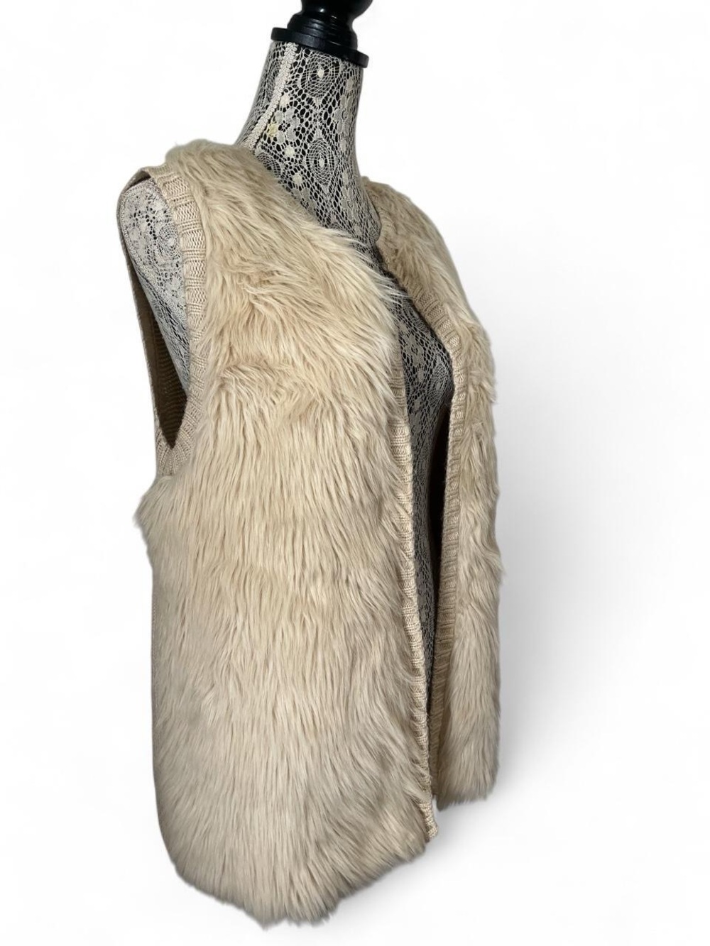 Xhilaration Cream Faux Fur Sleeveless Vest